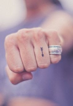 simple arrow finger tattoos Simple arrow finger tattoo