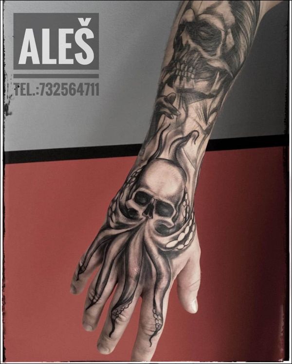 octopus blackwork tattoos