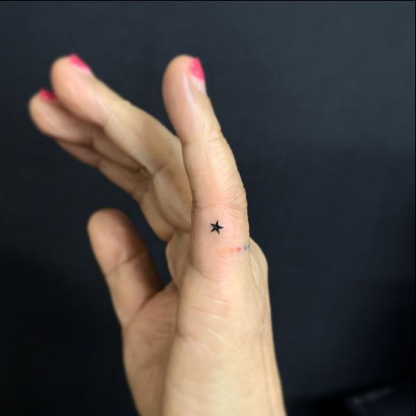 finger tattoos