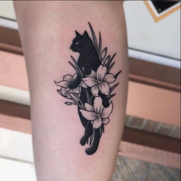 minimalist cat tattoos