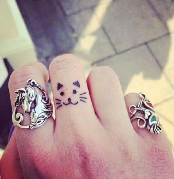 finger tattoos