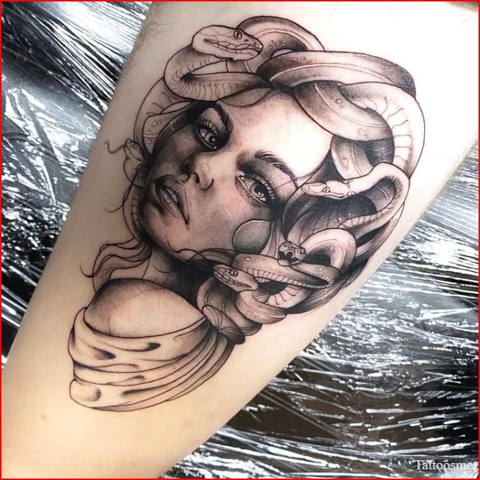 What is the Medusa tattoo trend about?